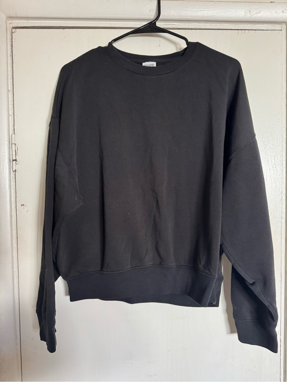 PINK Victoria's Secret woman’s Black Crewneck Sweatshirt